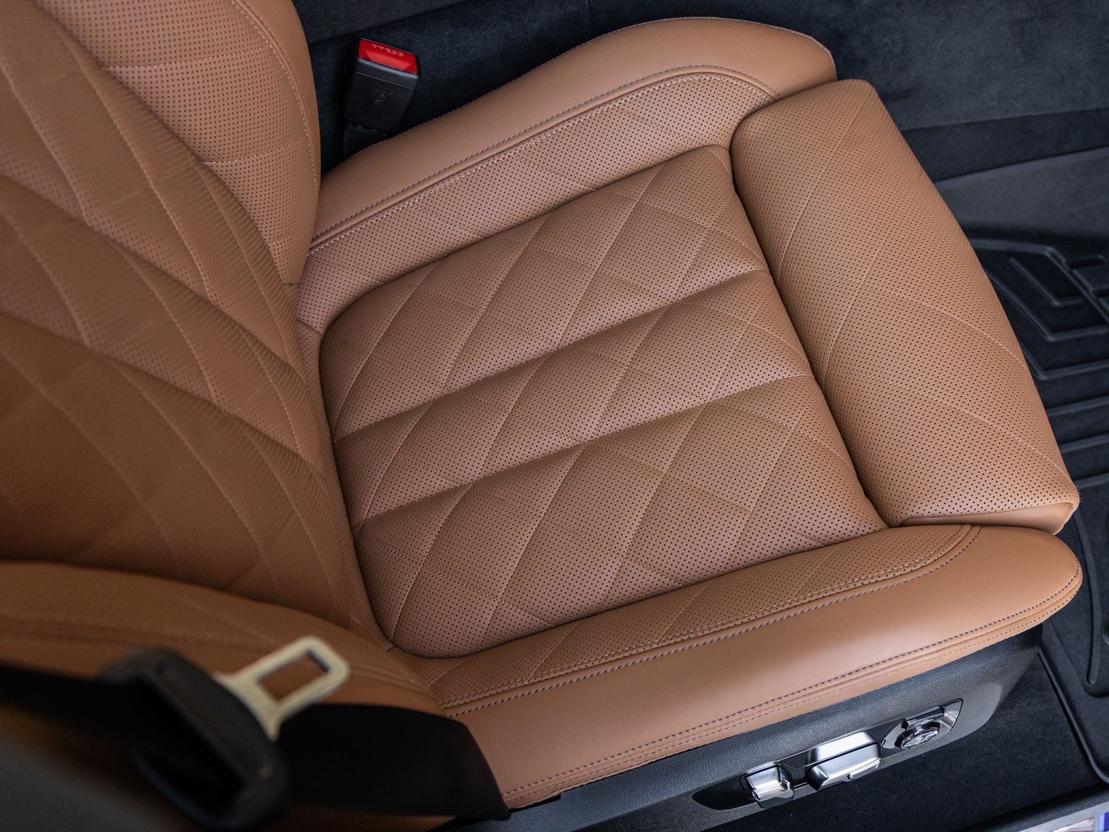 2025 BMW X6 M60i