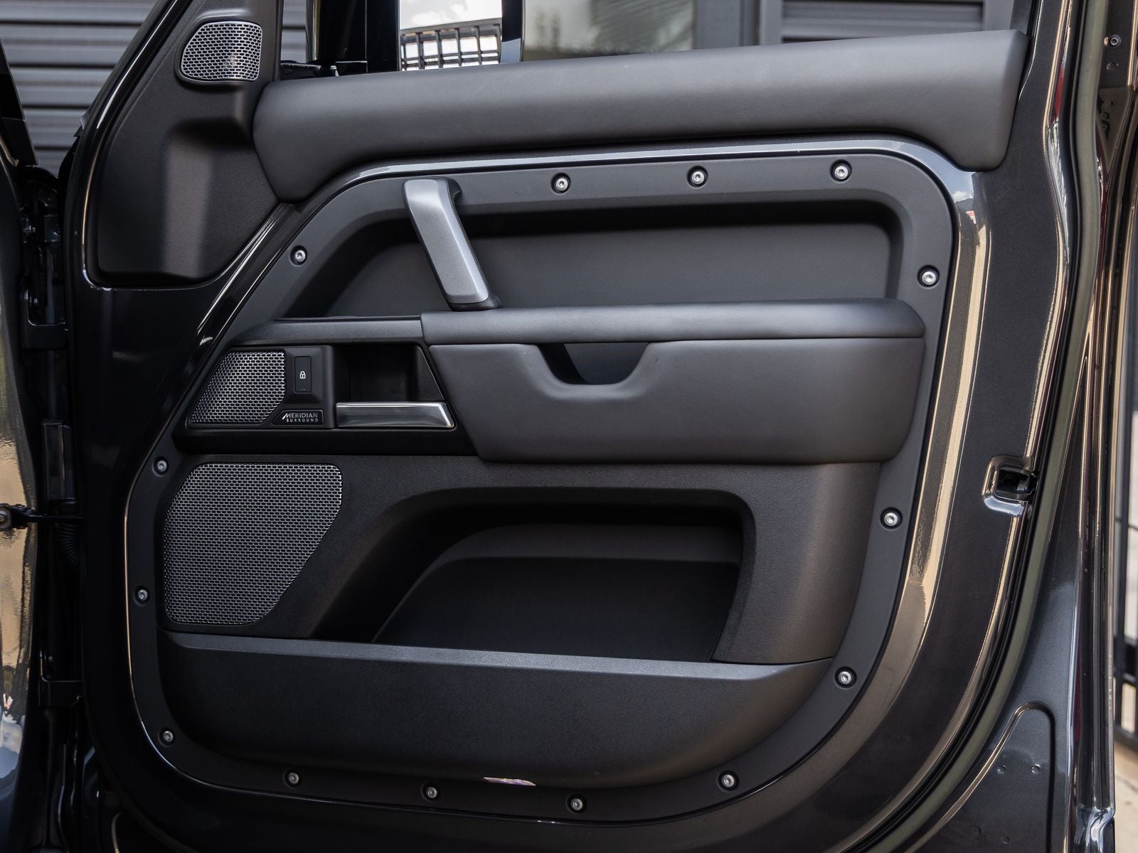 2023 Land Rover Defender 110 V8