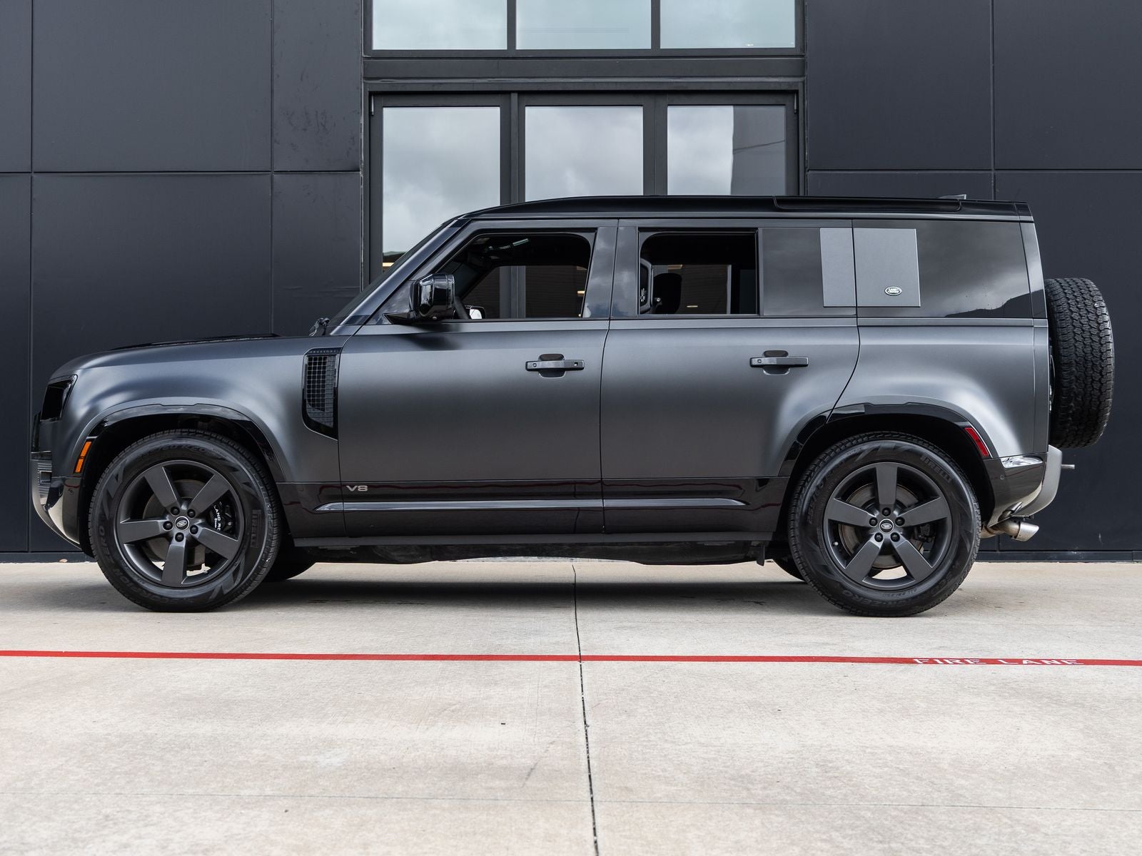 2023 Land Rover Defender 110 V8