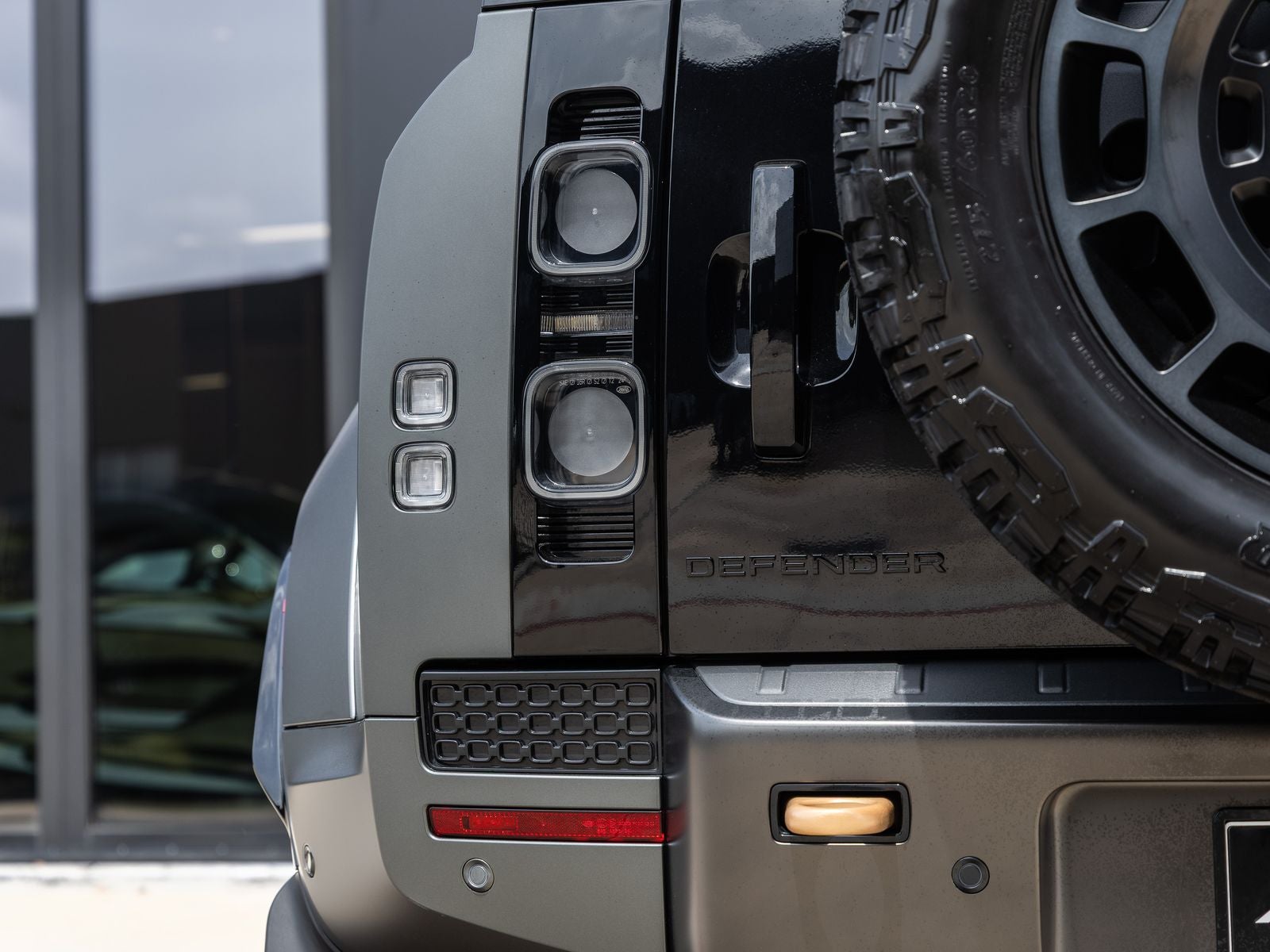 2025 Land Rover Defender 110 P635 OCTA V8