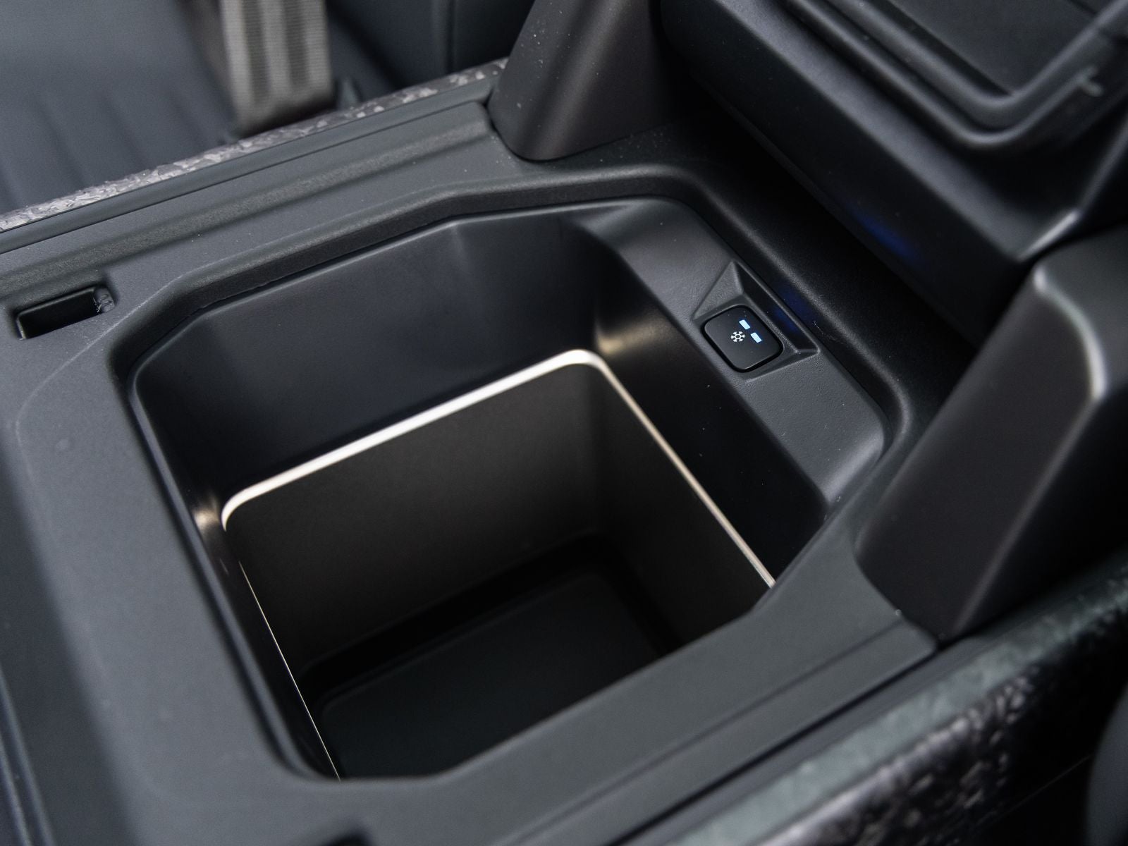 2025 Land Rover Defender 110 P635 OCTA V8