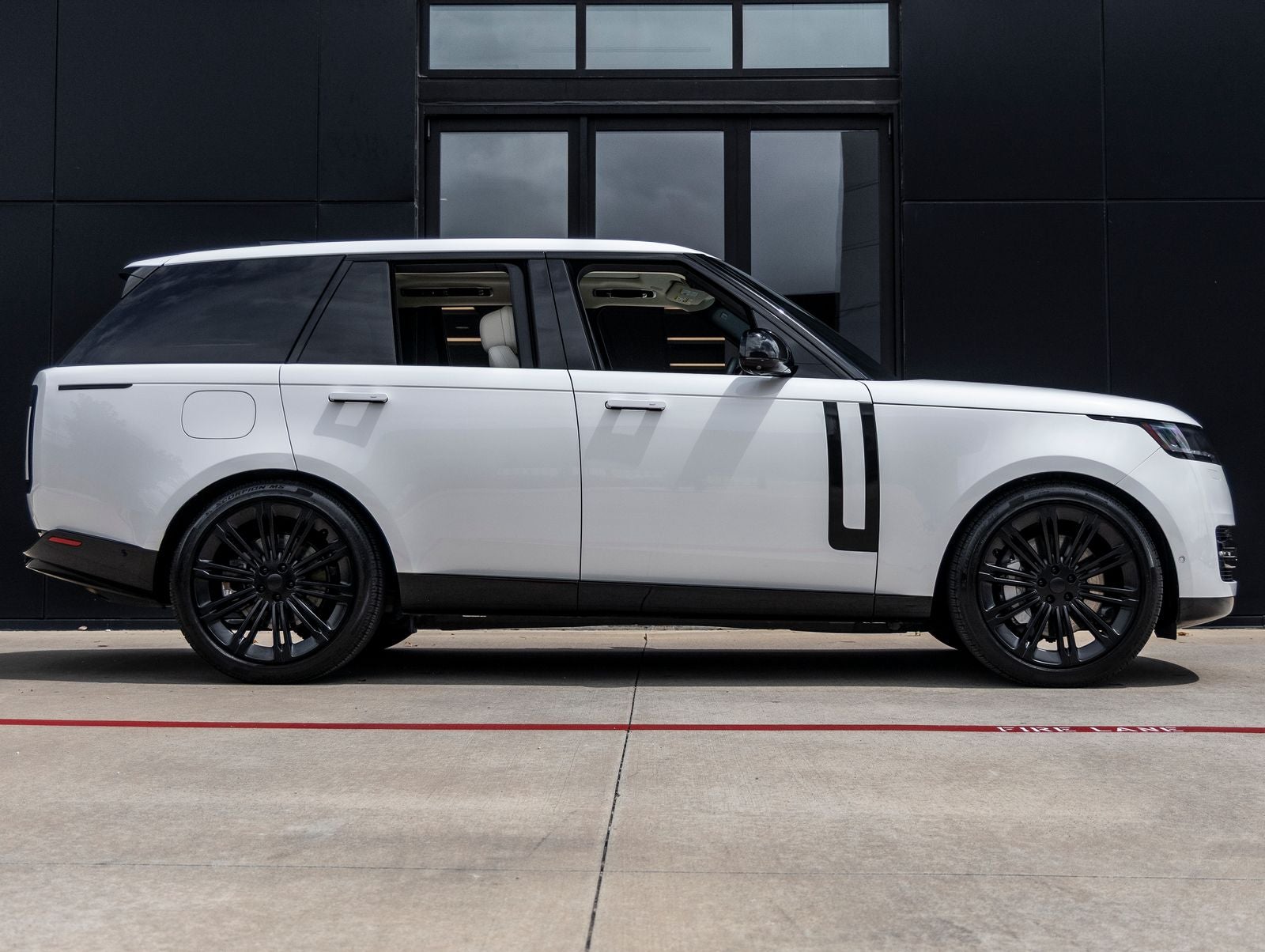 2025 Land Rover Range Rover SE
