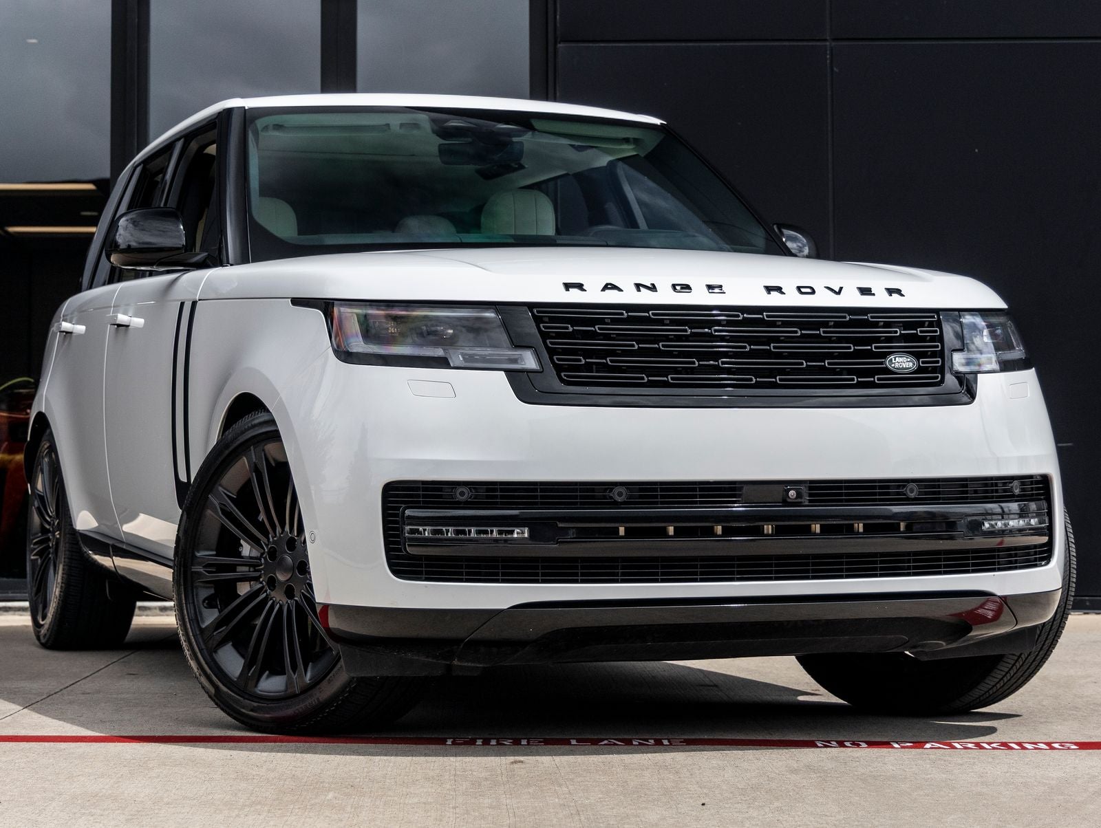 2025 Land Rover Range Rover SE