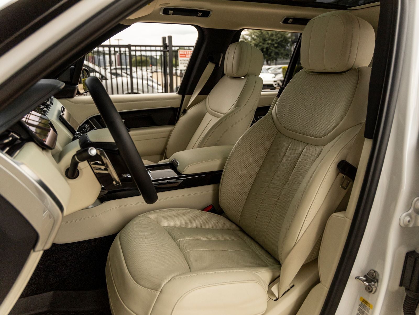 2025 Land Rover Range Rover SE