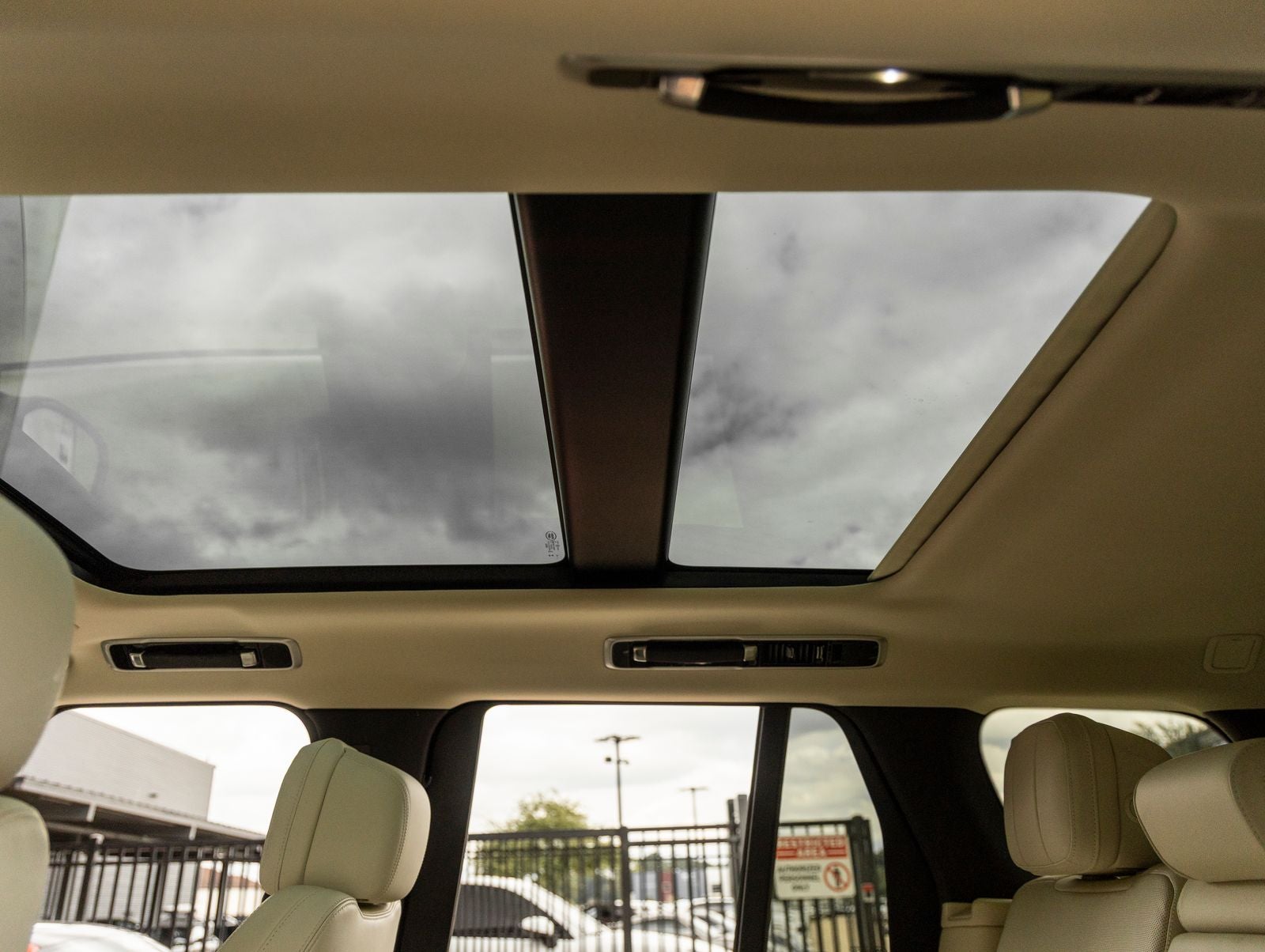 2025 Land Rover Range Rover SE