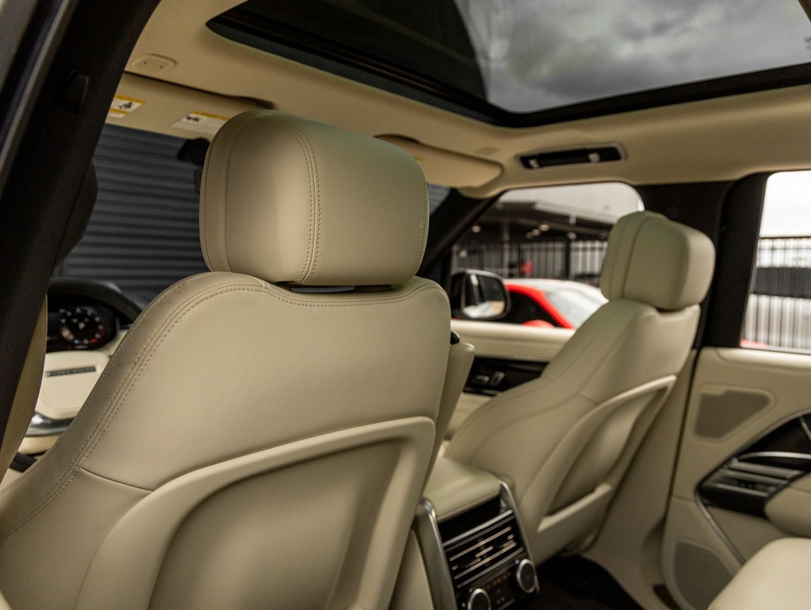 2025 Land Rover Range Rover SE