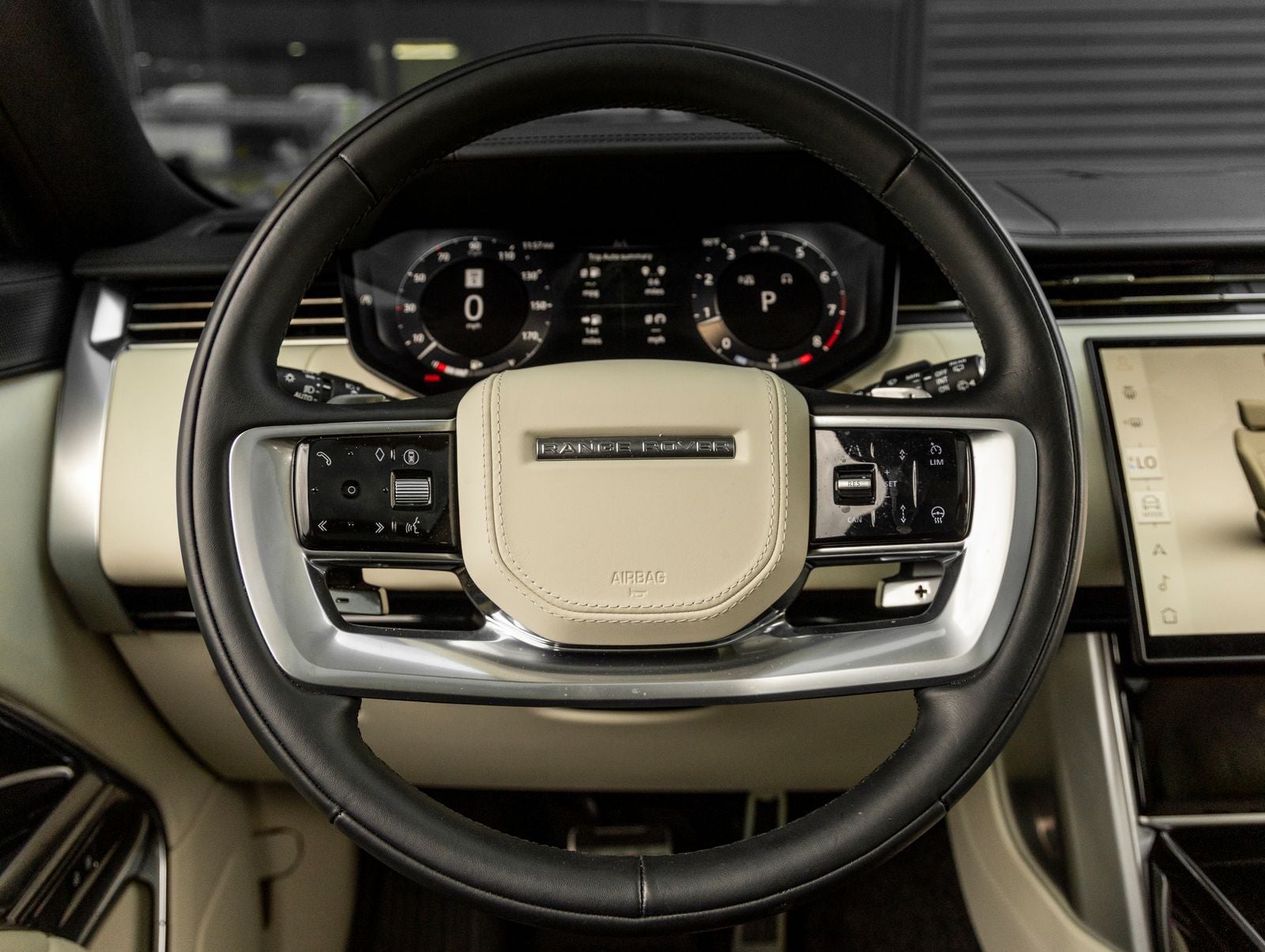 2025 Land Rover Range Rover SE