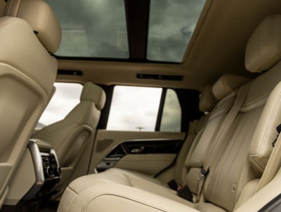 2025 Land Rover Range Rover SE