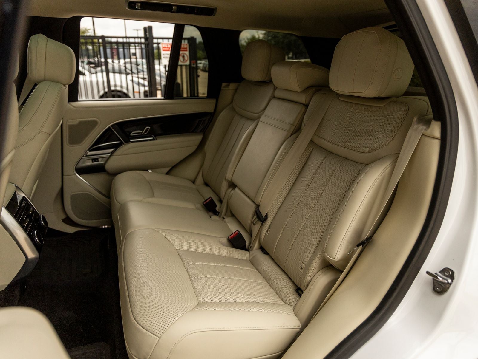 2025 Land Rover Range Rover SE