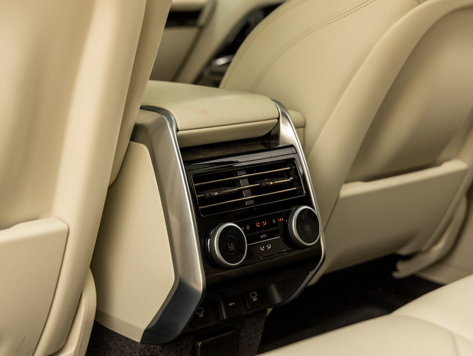 2025 Land Rover Range Rover SE