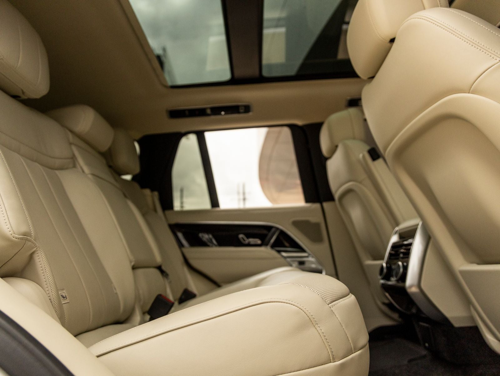 2025 Land Rover Range Rover SE