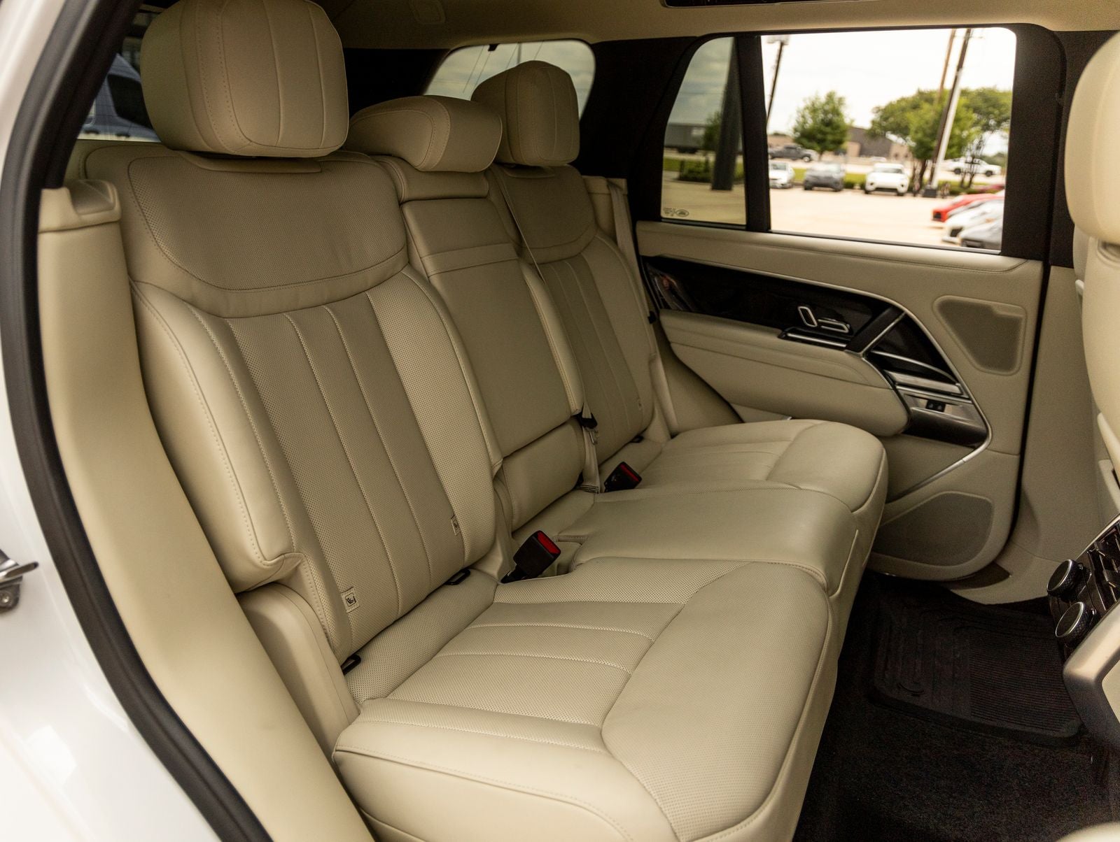 2025 Land Rover Range Rover SE