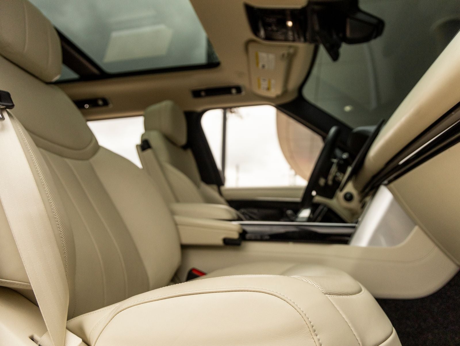 2025 Land Rover Range Rover SE