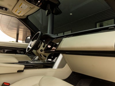 2025 Land Rover Range Rover SE