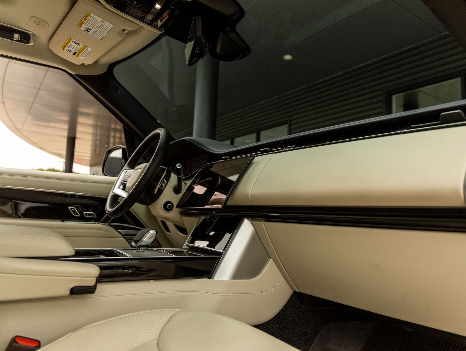 2025 Land Rover Range Rover SE