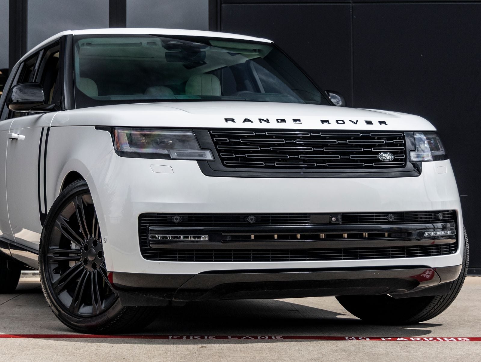 2025 Land Rover Range Rover SE