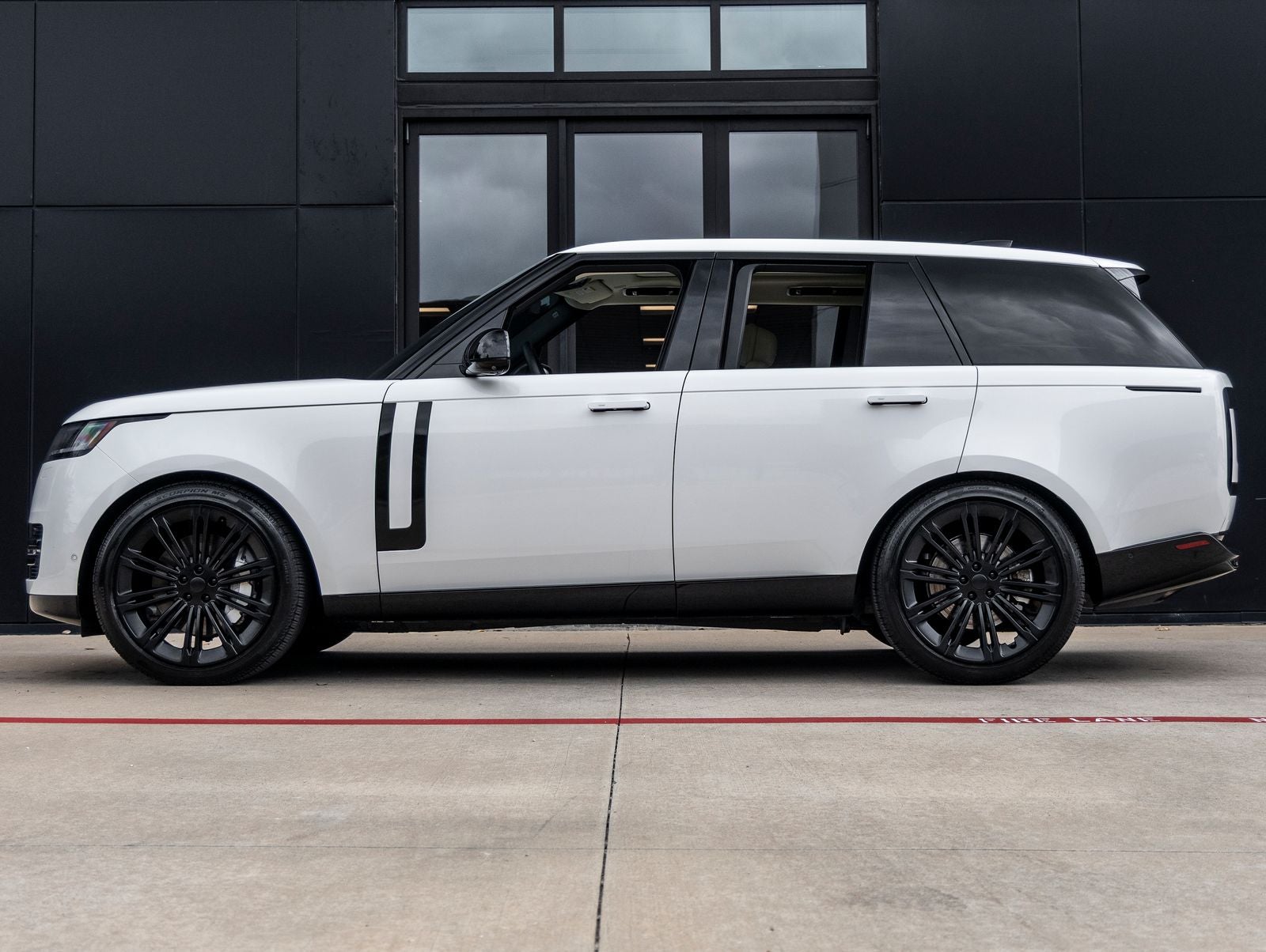 2025 Land Rover Range Rover SE