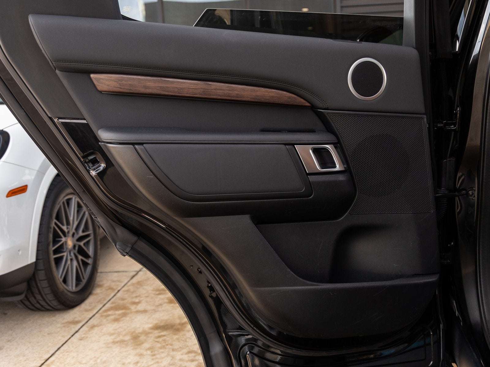 2020 Land Rover Discovery HSE