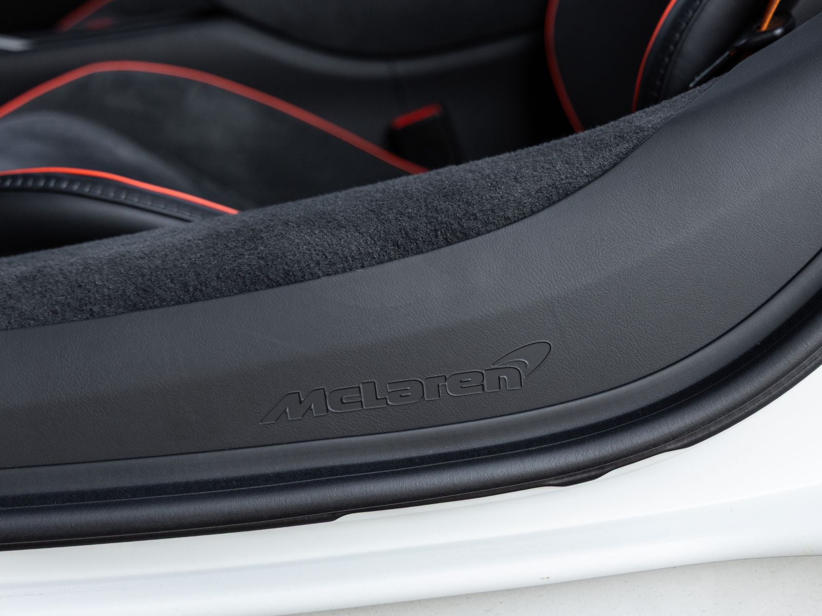 2024 McLaren Artura Base