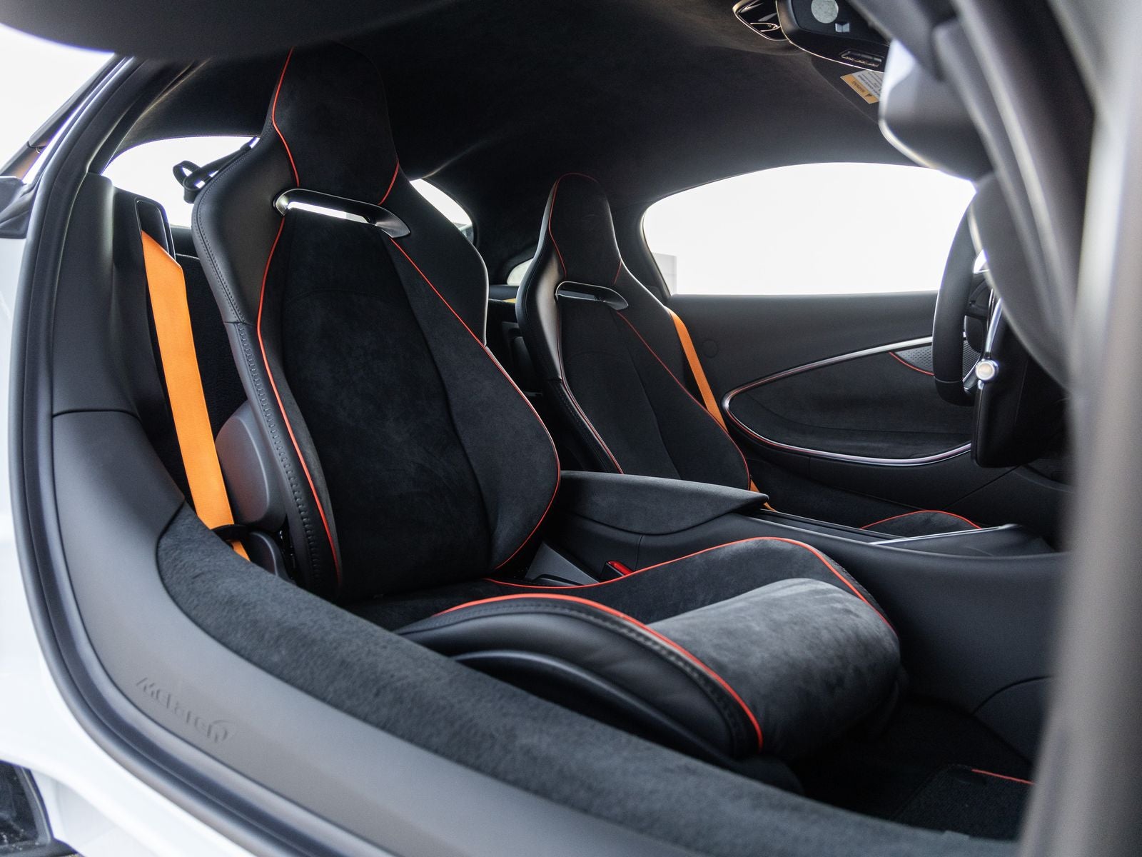 2024 McLaren Artura Base