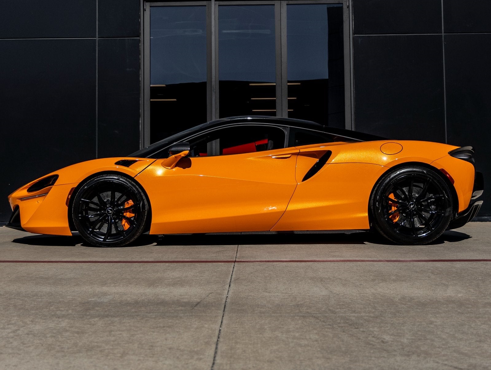 2023 McLaren Artura Base