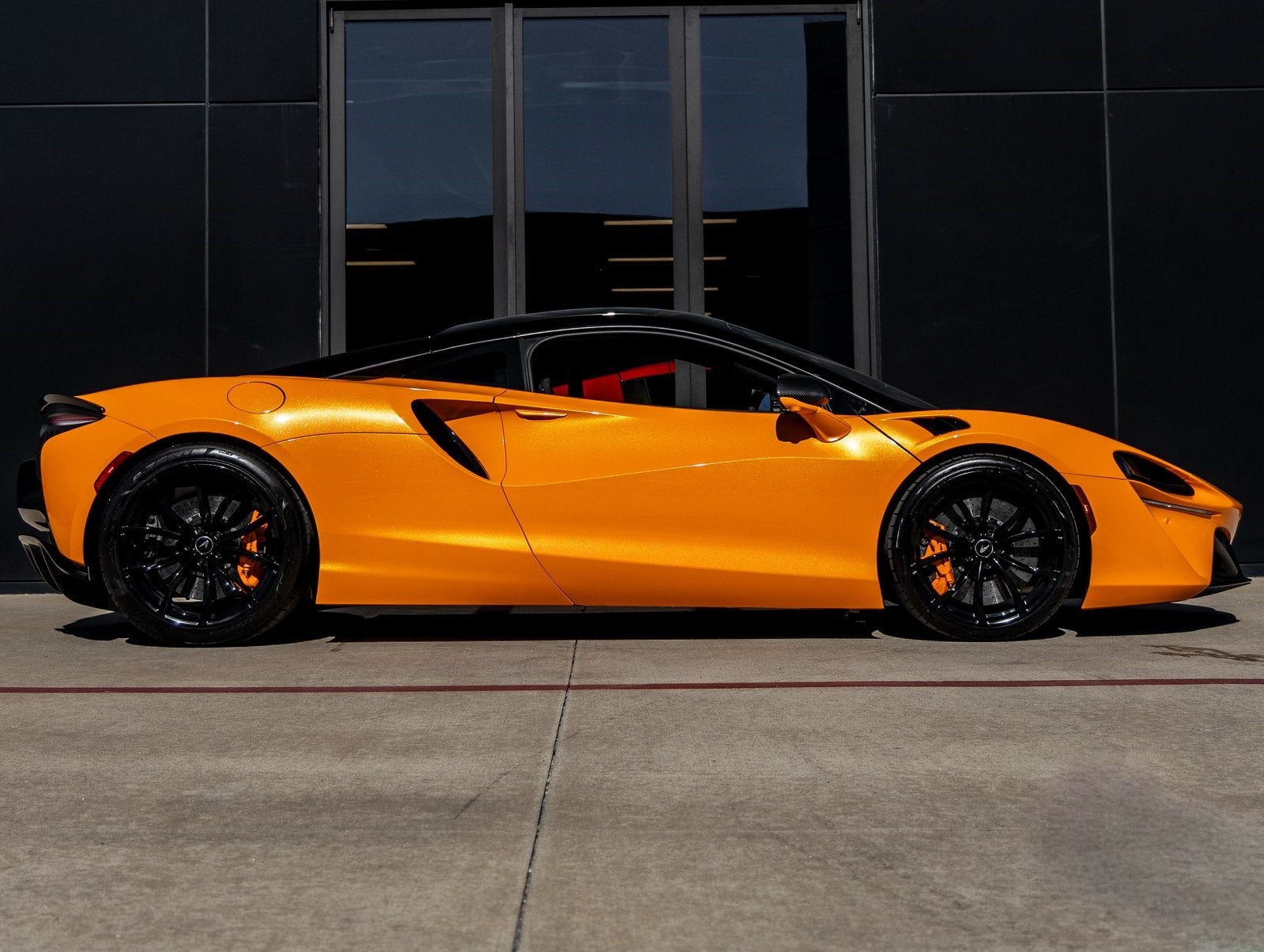 2023 McLaren Artura Base