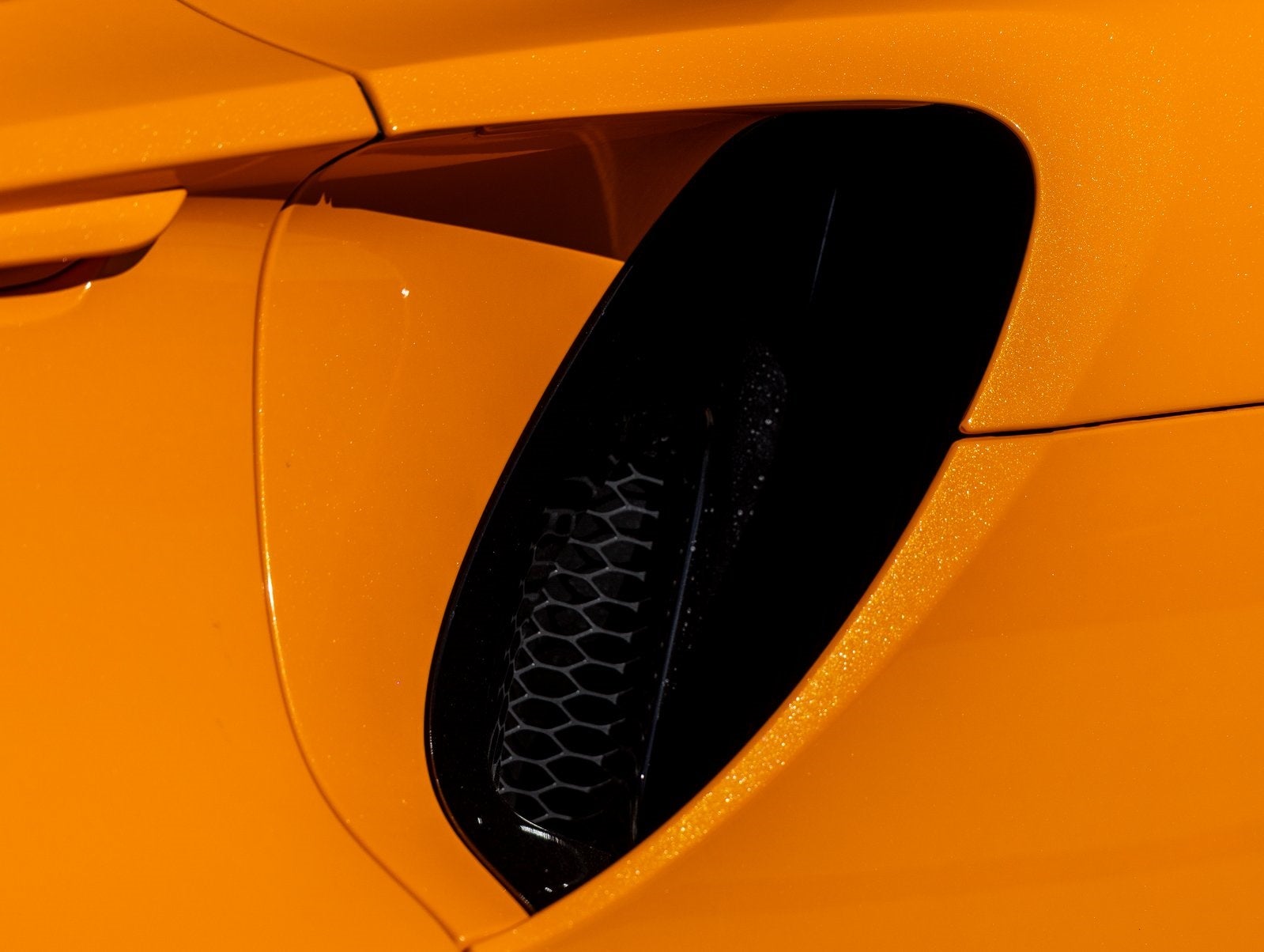 2023 McLaren Artura Base