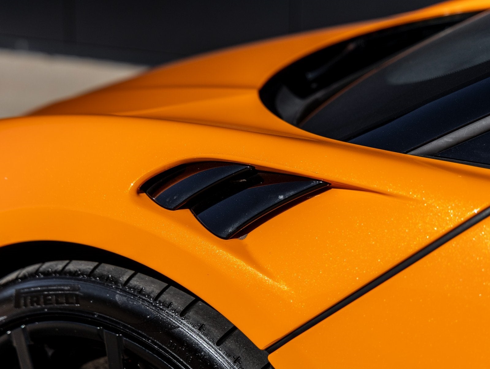 2023 McLaren Artura Base