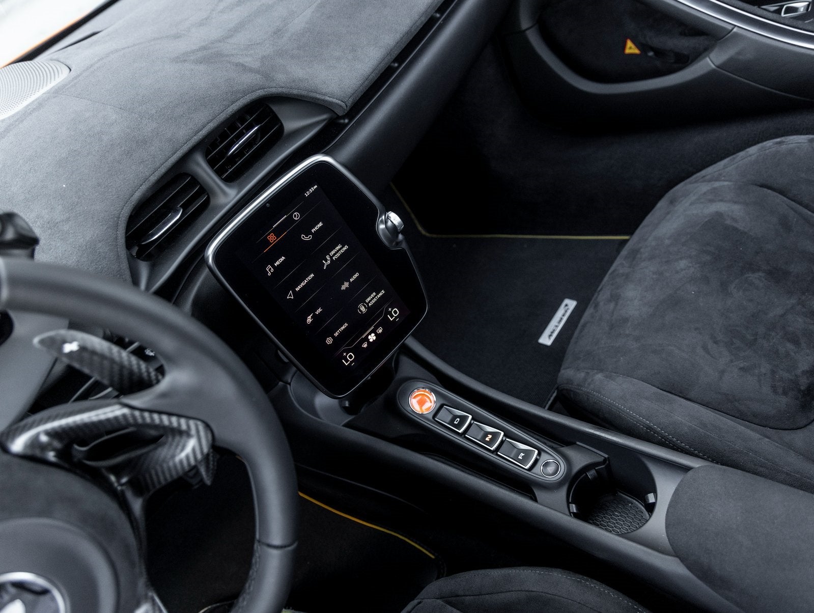 2023 McLaren Artura Base