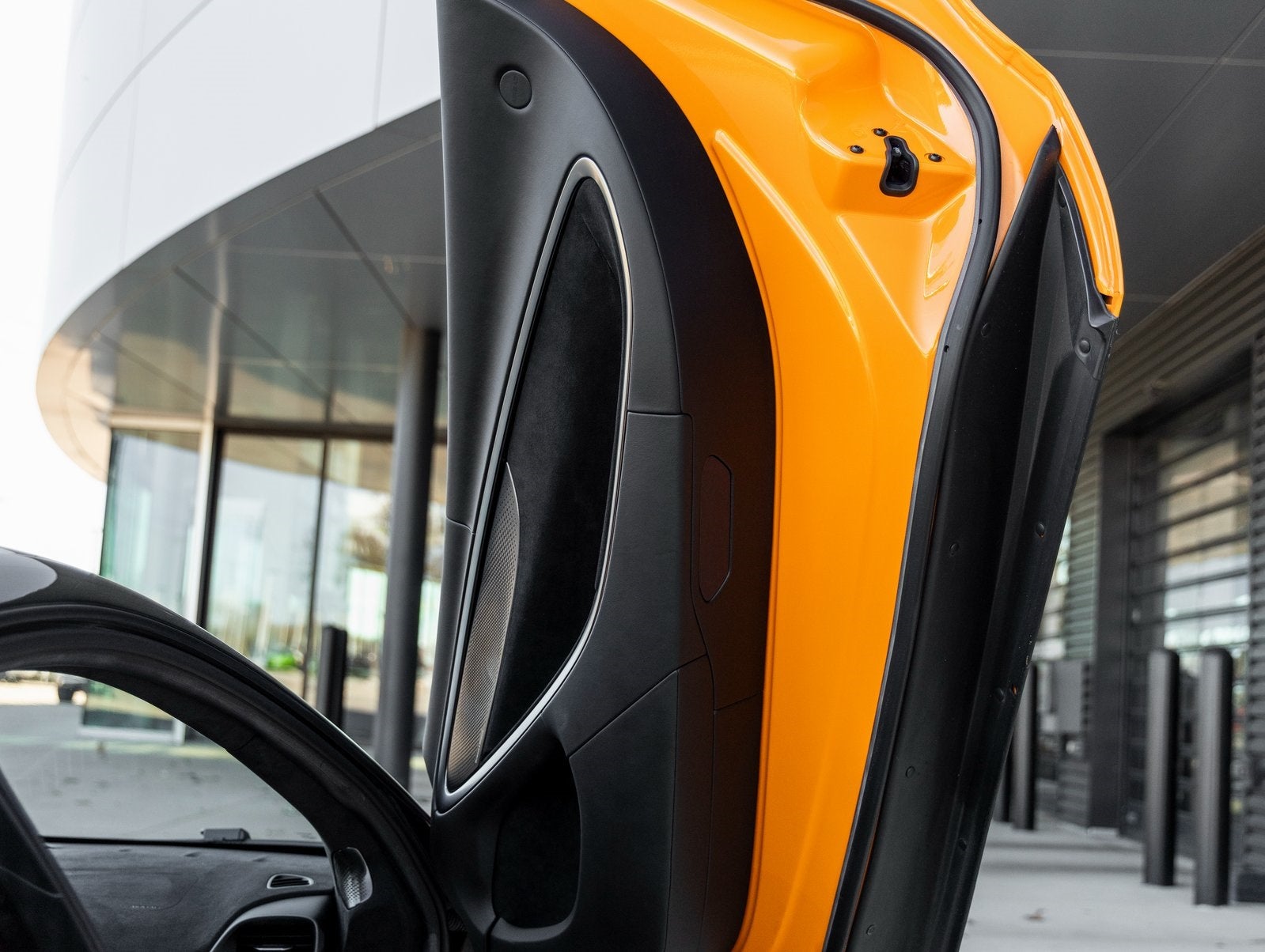 2023 McLaren Artura Base