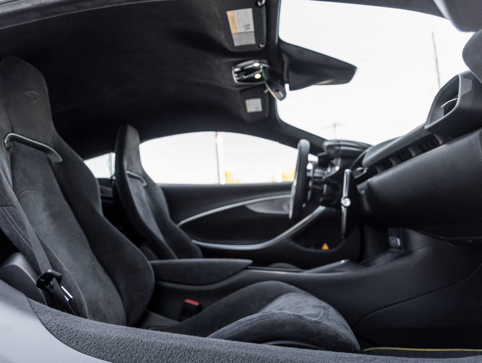 2023 McLaren Artura Base