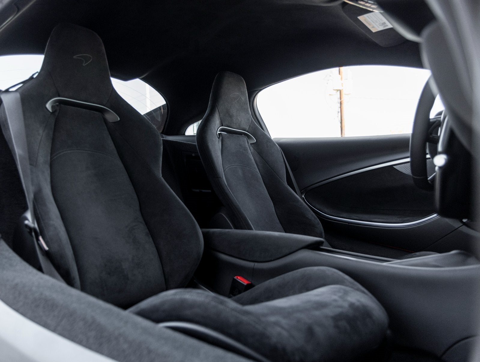 2023 McLaren Artura Base