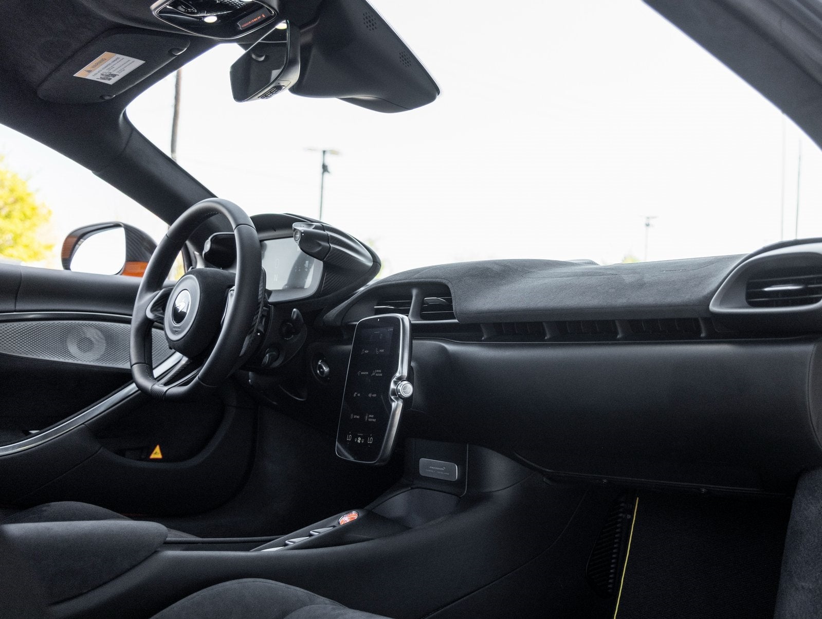 2023 McLaren Artura Base