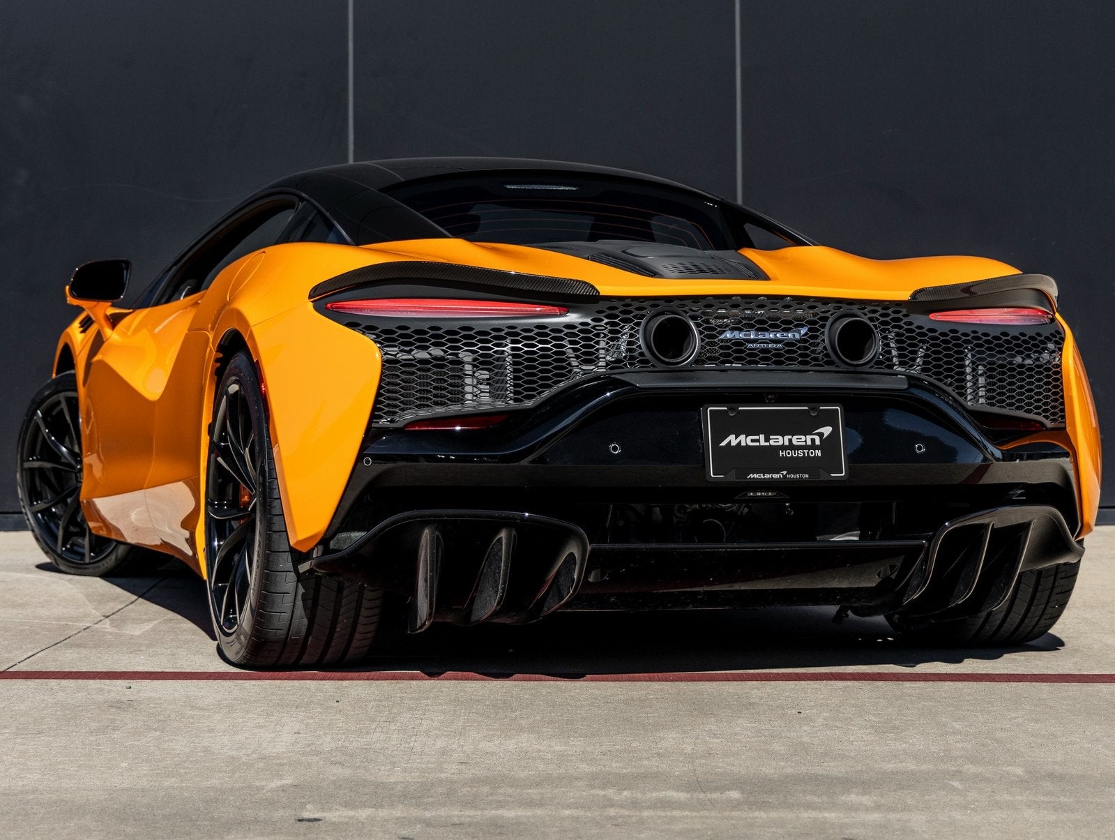 2023 McLaren Artura Base