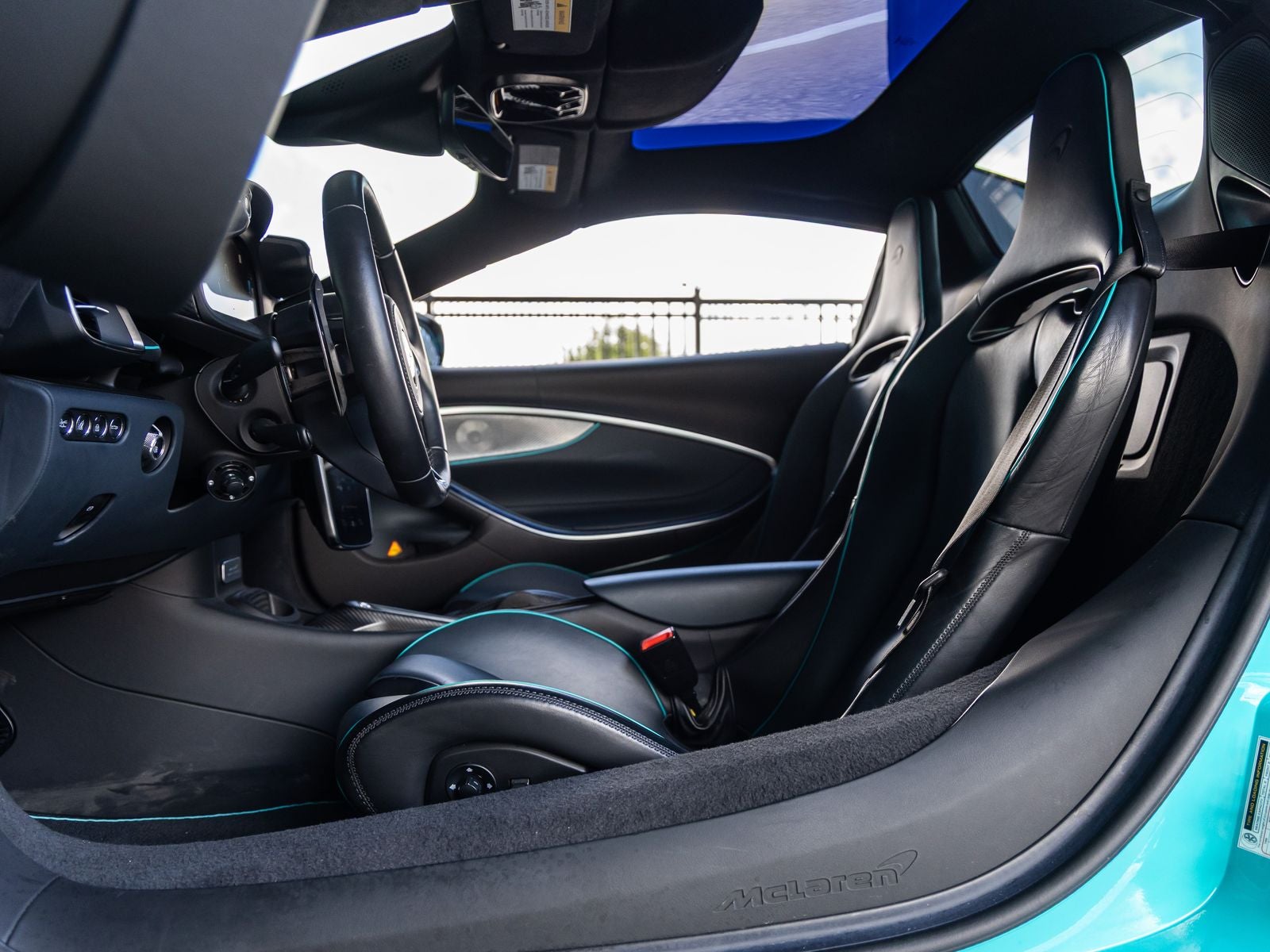2025 McLaren Artura Base