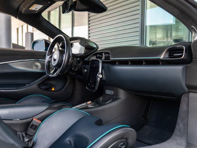 2025 McLaren Artura Base