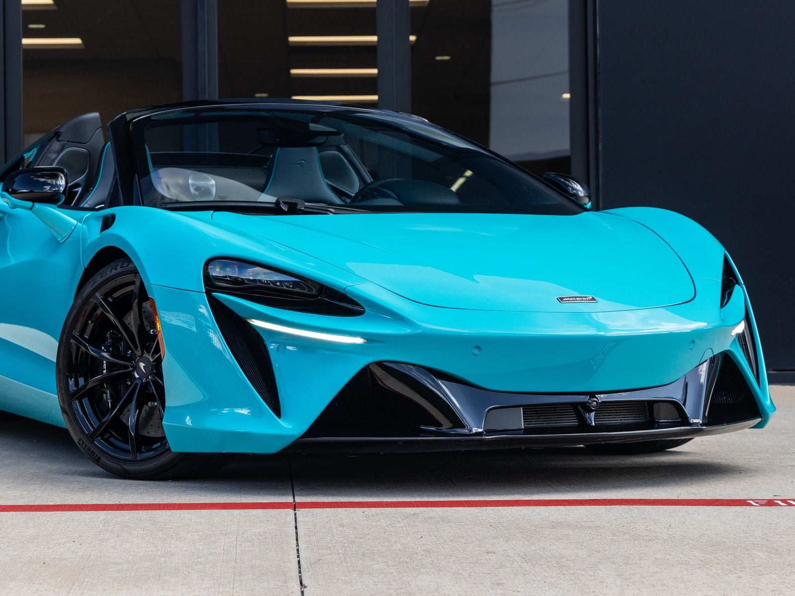 2025 McLaren Artura Base