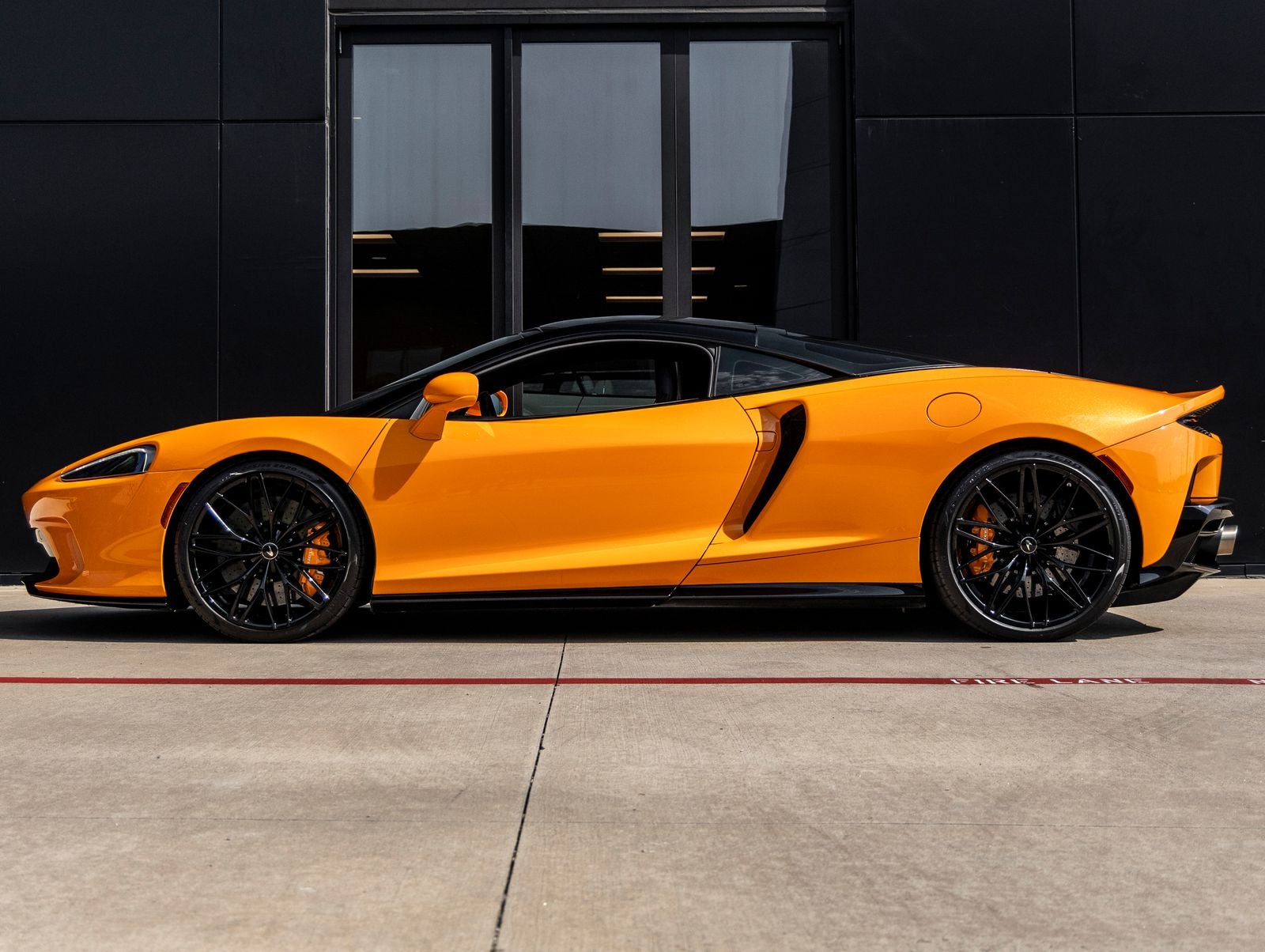 2022 McLaren GT Base
