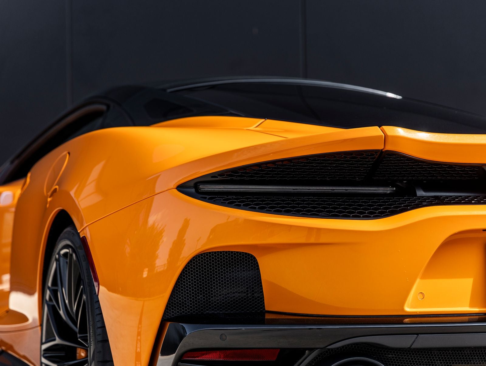 2022 McLaren GT Base