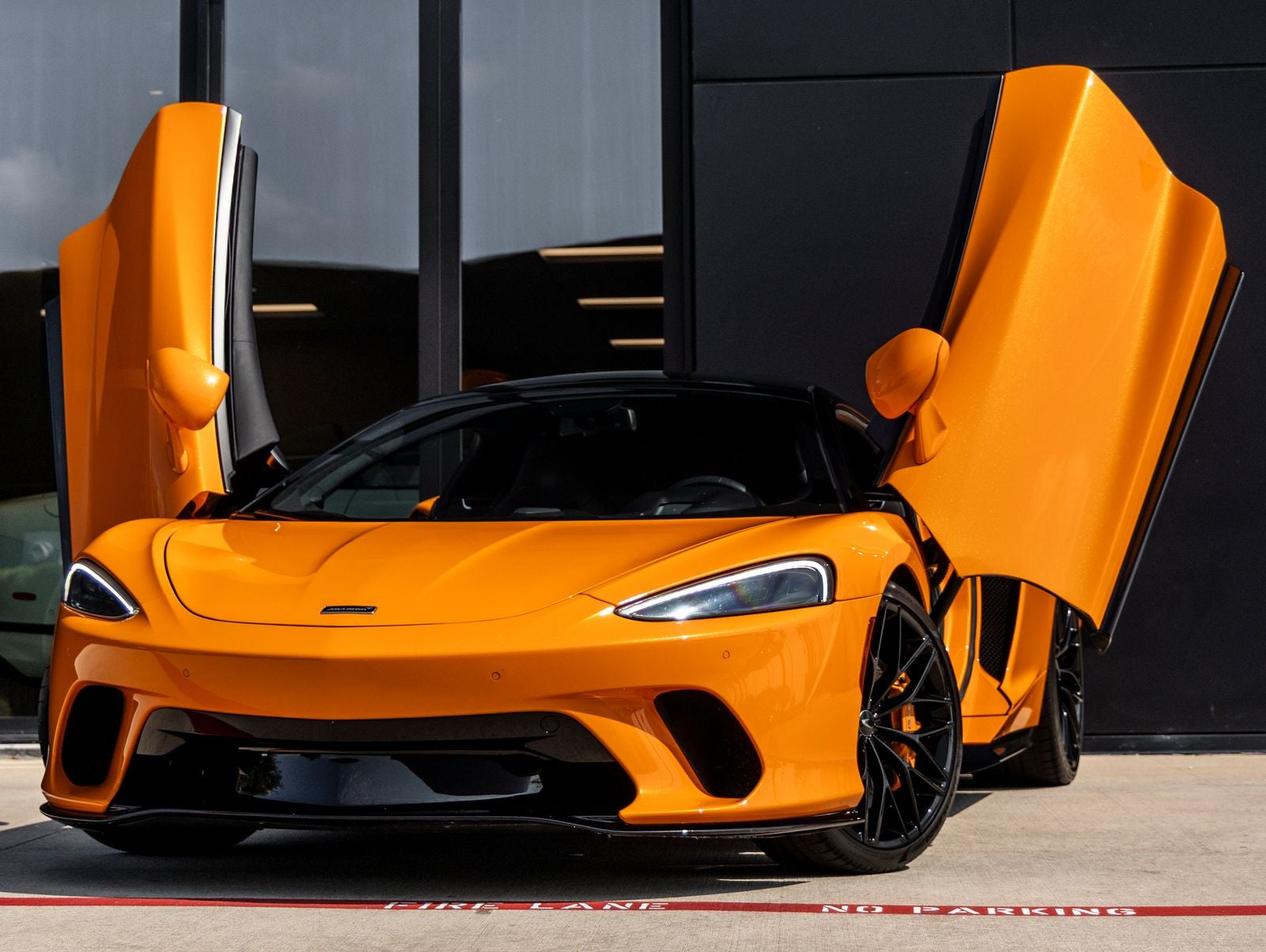 2022 McLaren GT Base