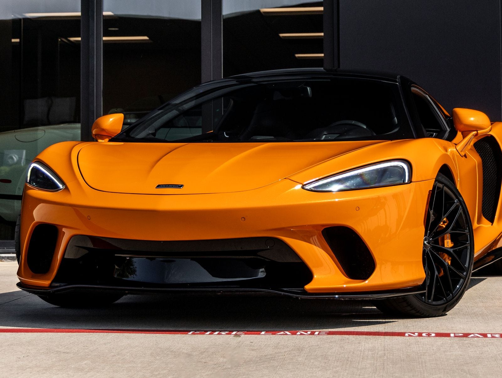 2022 McLaren GT Base