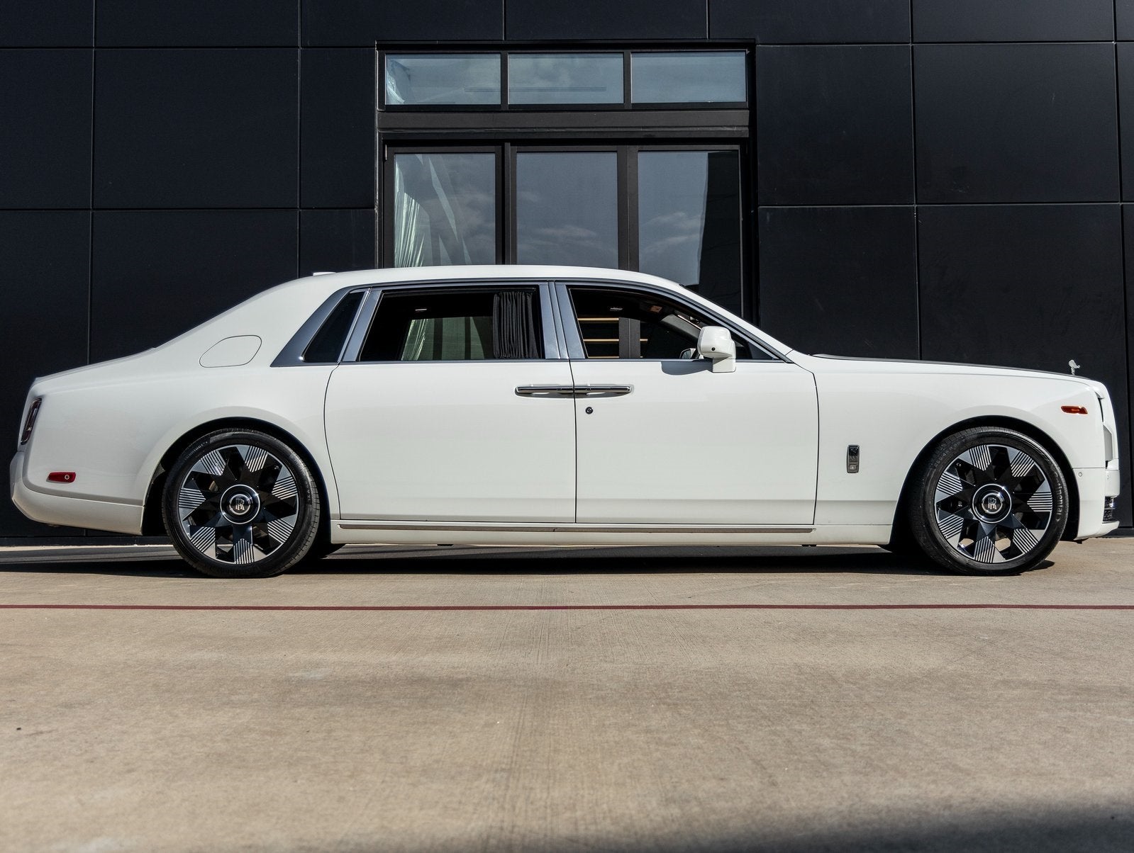 2022 Rolls-Royce Phantom Base
