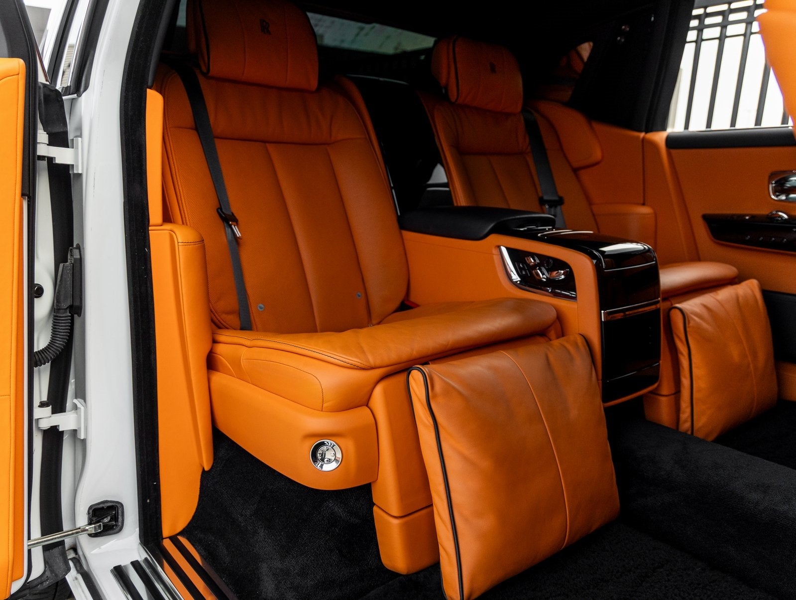 2022 Rolls-Royce Phantom Base