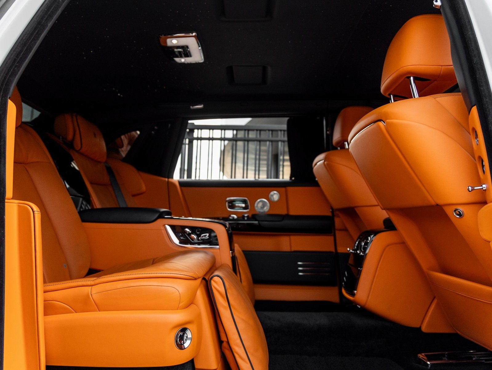 2022 Rolls-Royce Phantom Base