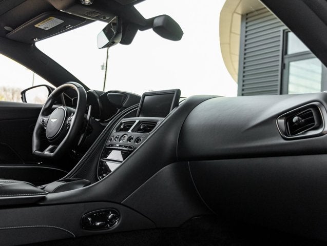 2022 Aston Martin DBS Superleggera