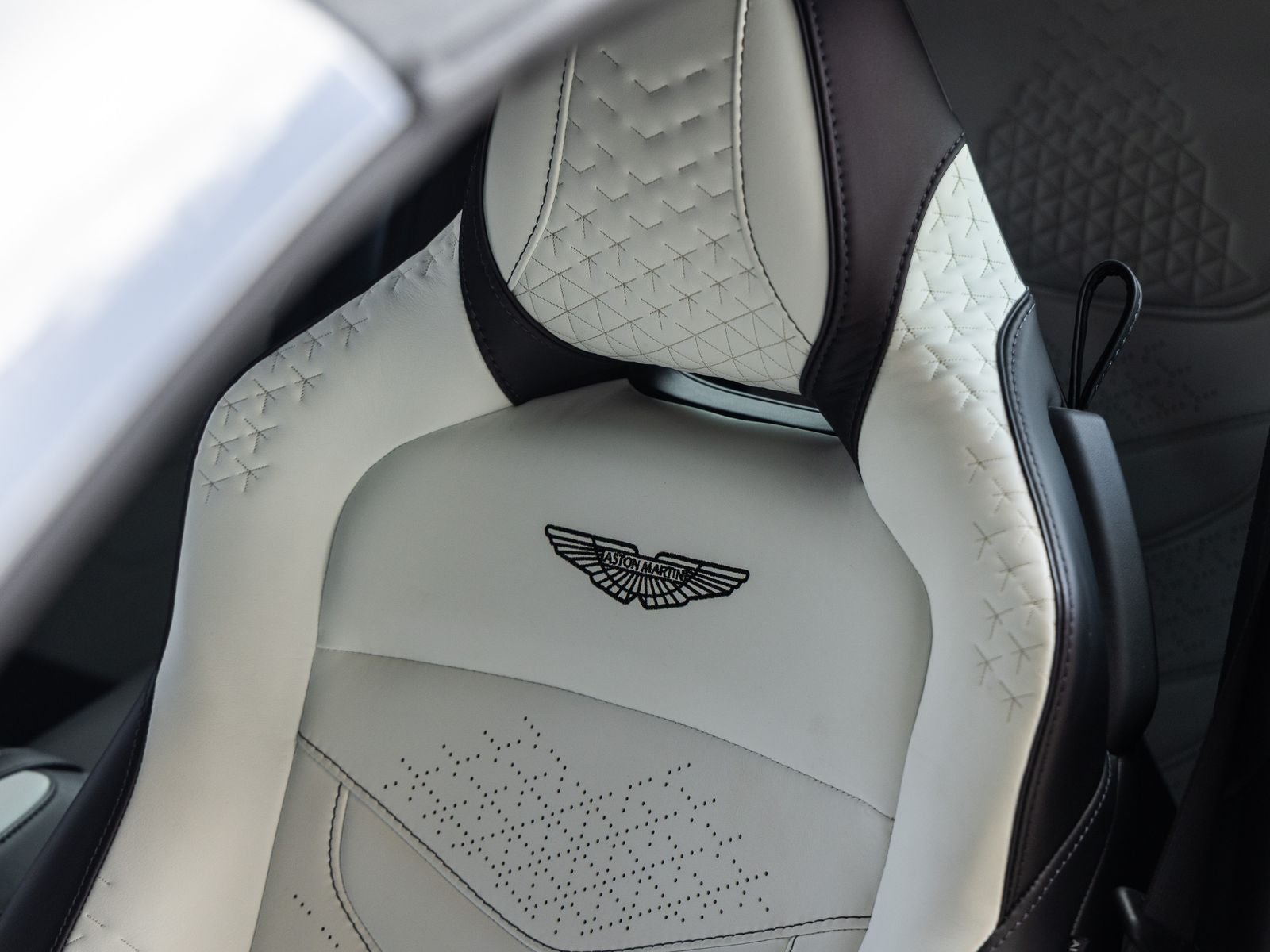 2023 Aston Martin DBS Volante