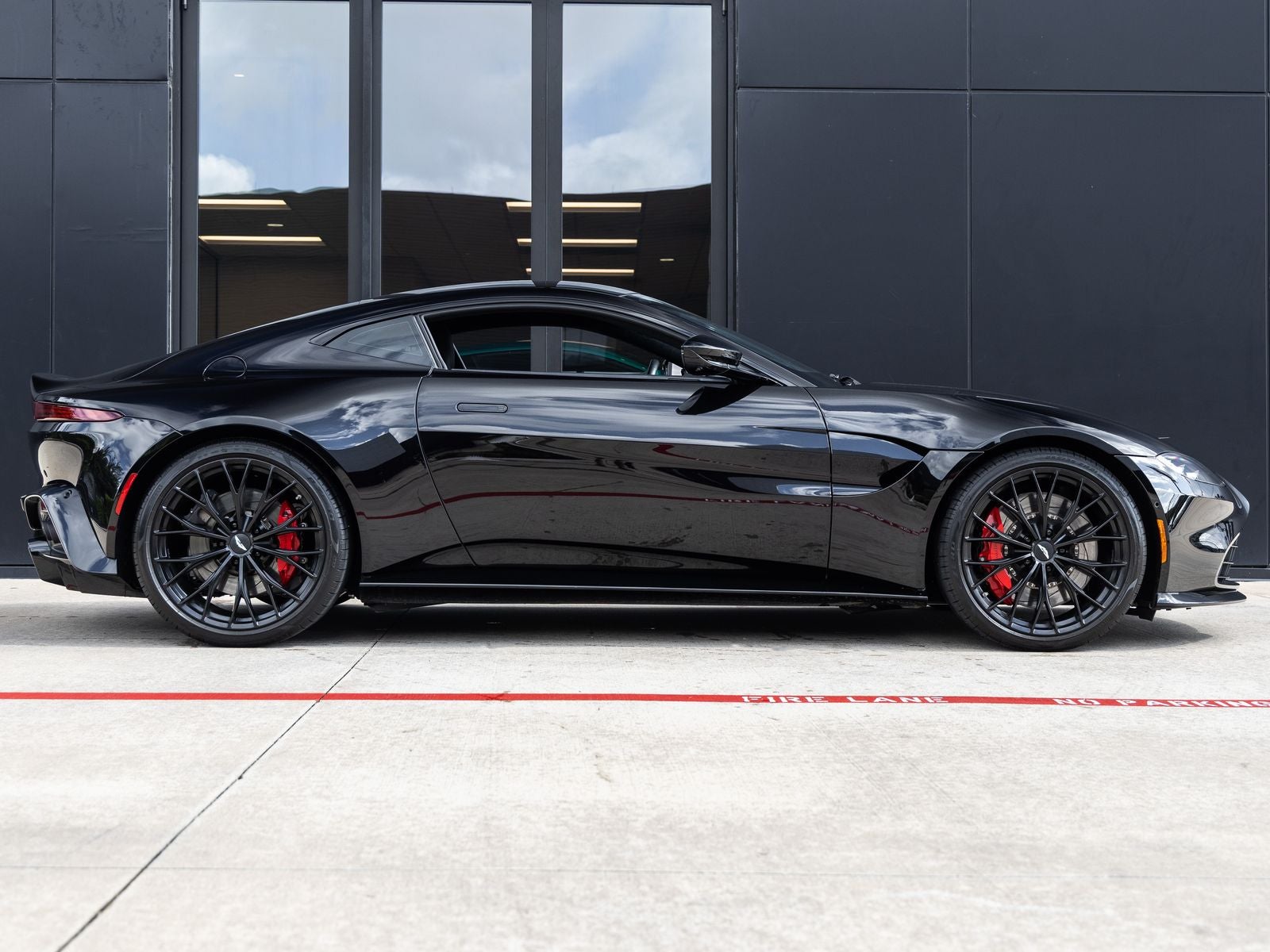 2023 Aston Martin Vantage Base