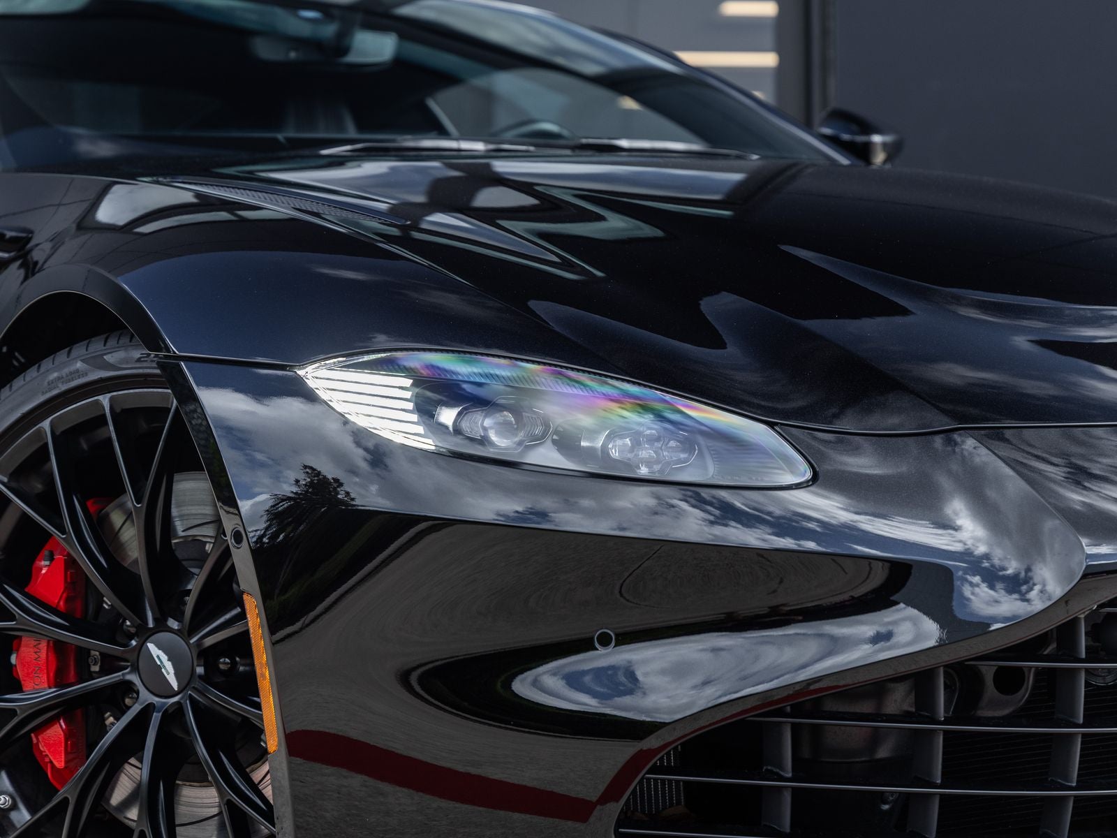 2023 Aston Martin Vantage Base
