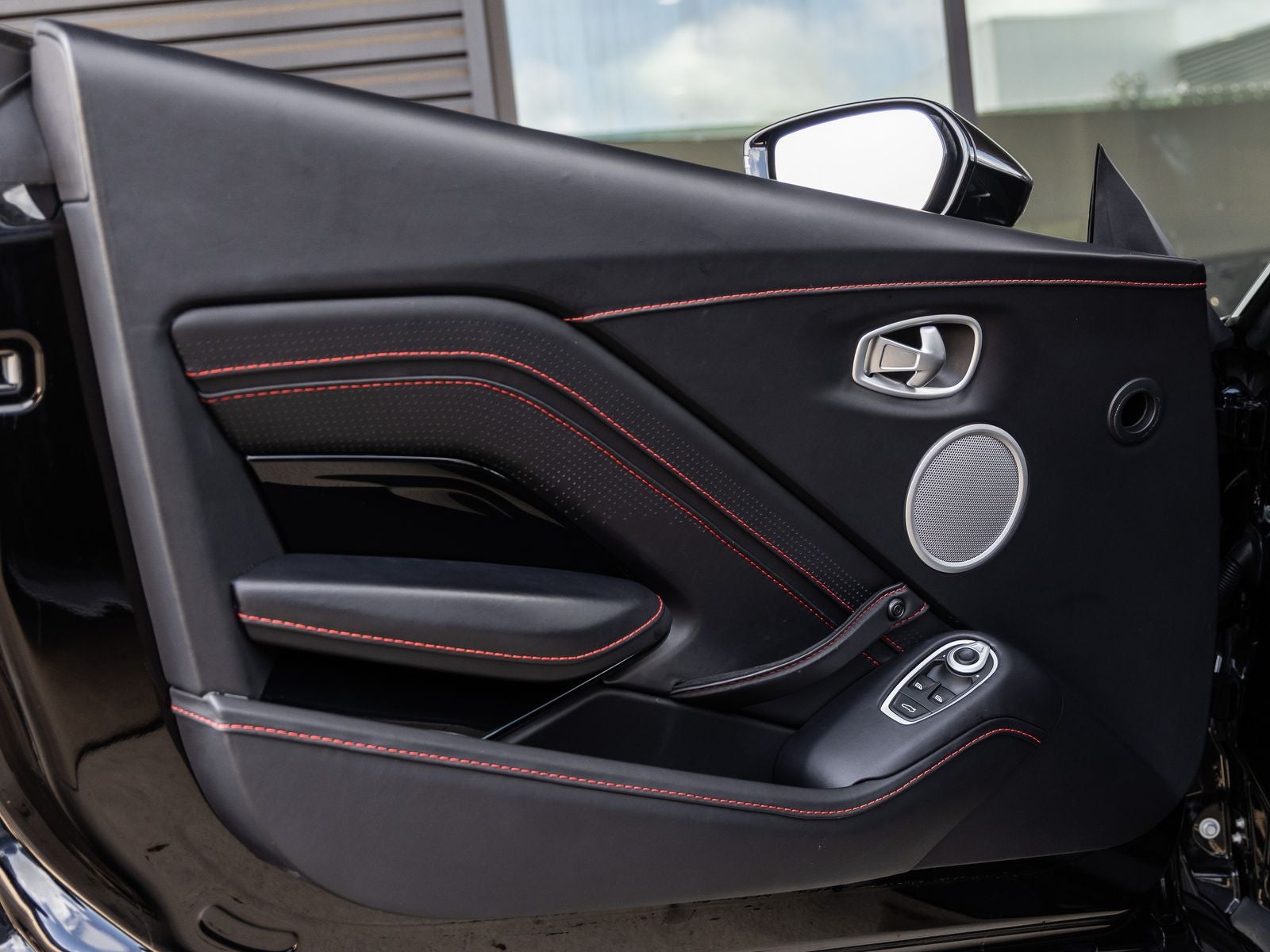 2023 Aston Martin Vantage Base