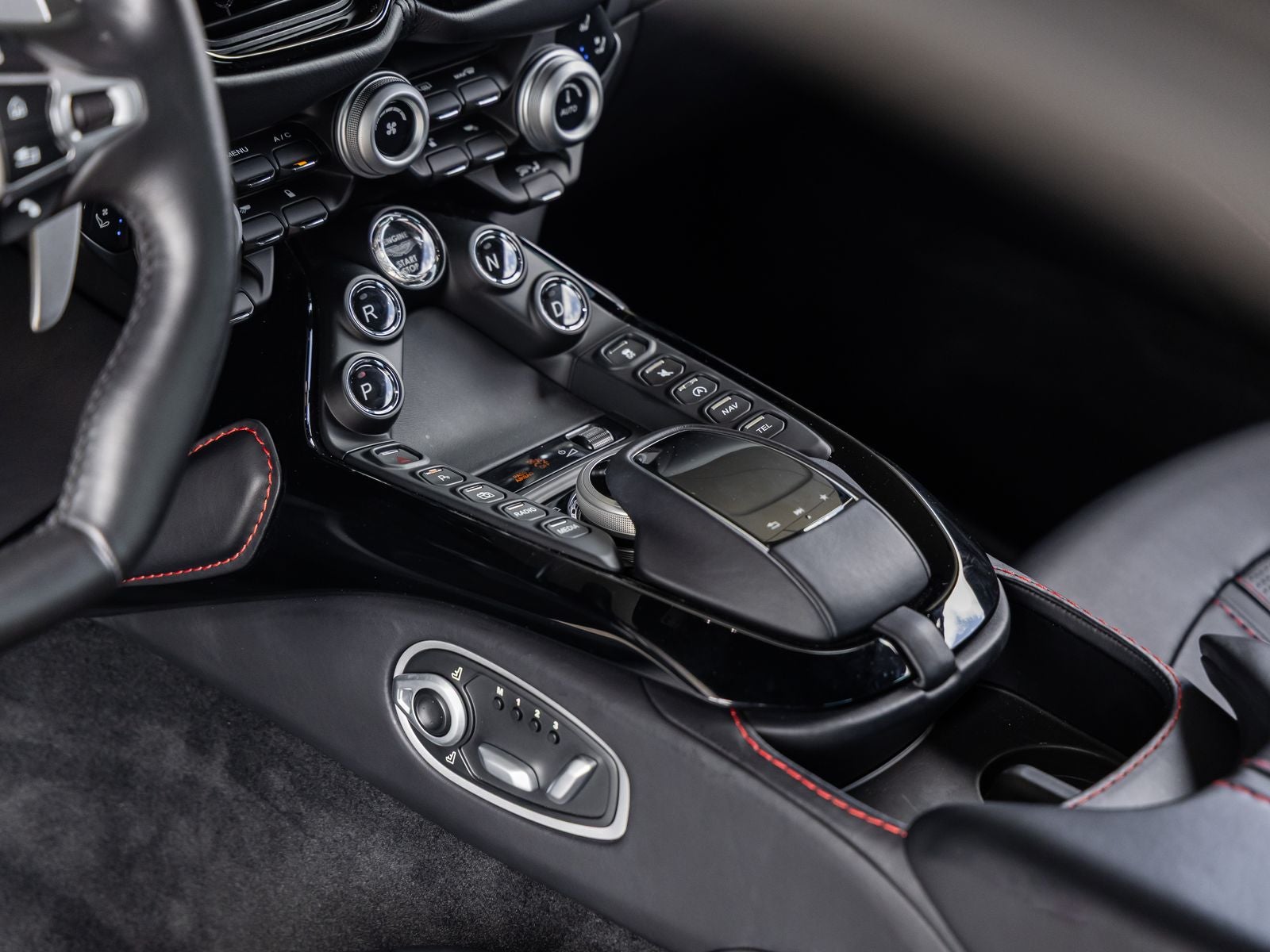 2023 Aston Martin Vantage Base
